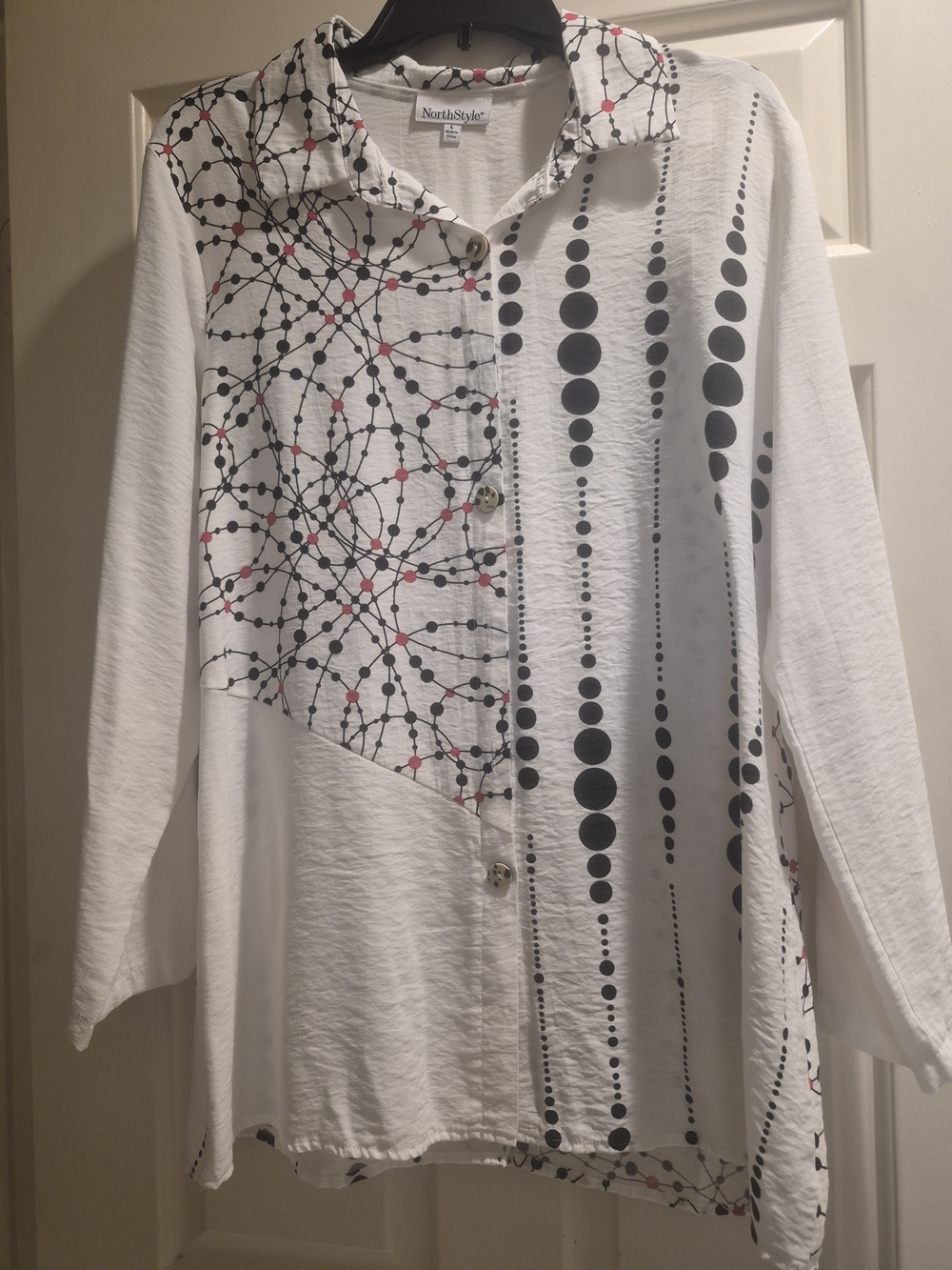NWOT-NorthStyle White Patterned Button-Front Women’s Top, Neverworn